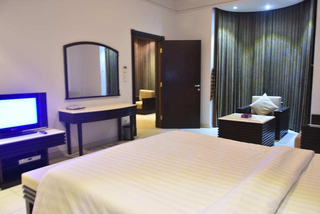 Al Tayyar Suites & Hotel Apartments - ריאד מראה חיצוני תמונה
